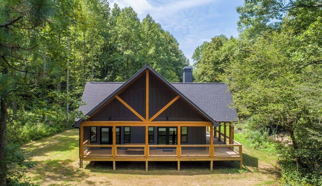 Walk to Nantahala Forest: Mtn-view Creekside Haven