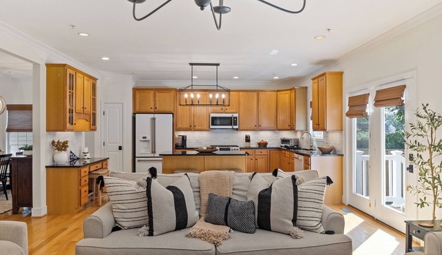 Walk to Navy Stadium, Near USNA and Downtown, Fire Pit and Parking