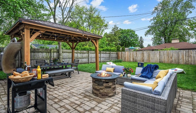 Walk to ND and Eddy Street, ProCleaned/Comfy/Updated