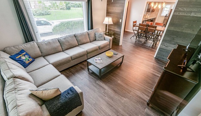 Walk to ND and Eddy Street, ProCleaned * Comfy * Updated