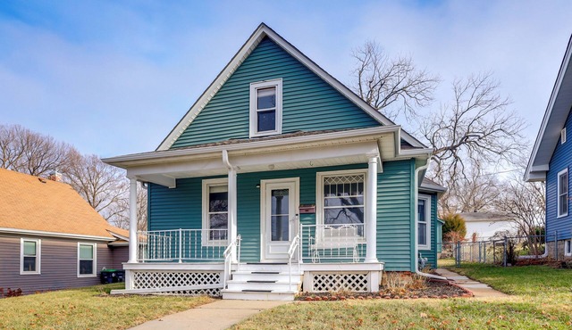 Walk to Nightlife District! Omaha Benson Bungalow