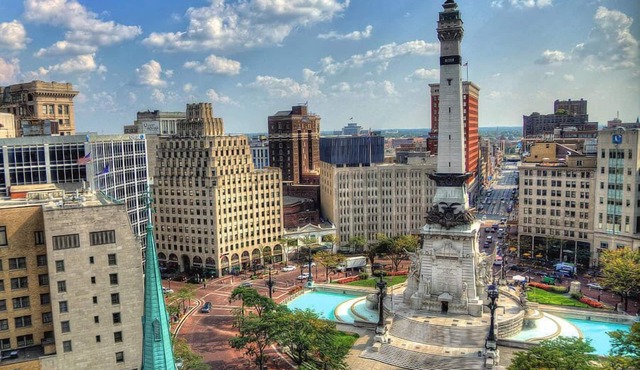 Walk to Nightlife & Attractions