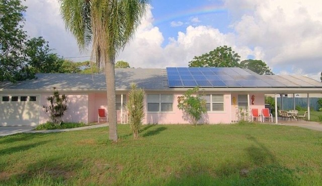 Walk to Nokomis Beach. Quality, Cleanliness, Affordable. Cable TV, Full Kitchen