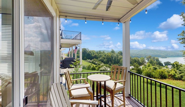Walk to Norris Lake, Pool Access! 'Sunshine Shack'