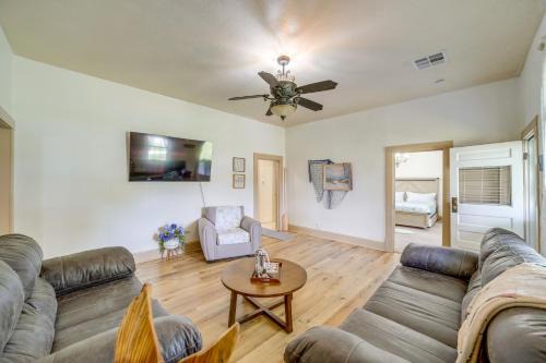 Walk to North Beach Eufaula Lake Home with Grill