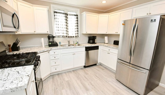 Walk to Notre Dame! 3 bedroom 1.5 bath home (717)