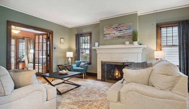 Walk to Notre Dame! Harter Heights Hideaway