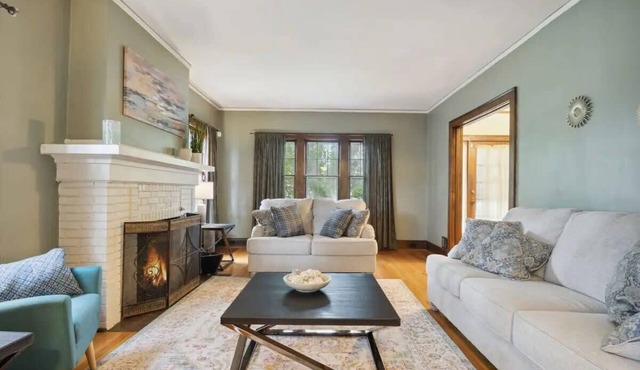 Walk to Notre Dame! Harter Heights Hideaway