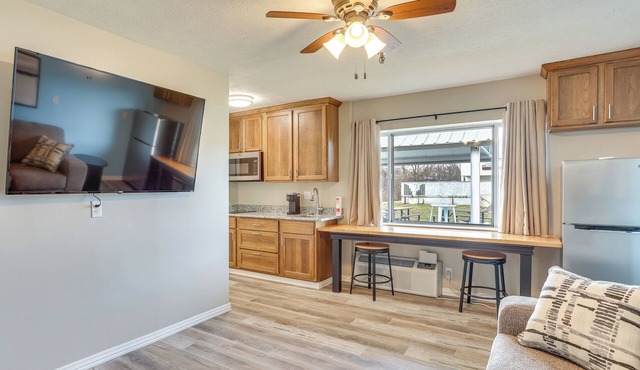 Walk to Oakland City University: Modern Apartment!