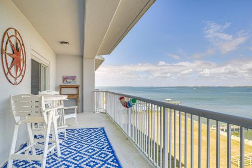 Walk to Ocean! Atlantic Beach Condo w/Pool Access