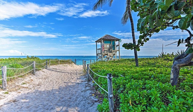 Walk to Ocean: Chic Deerfield Beach Cottage!