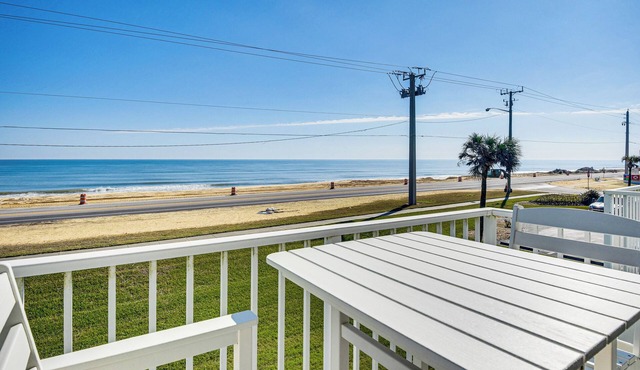 Walk to Ocean: Family Retreat in Ormond Beach!