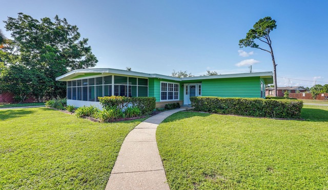 Walk to Ocean: Home in Panama City Beach!