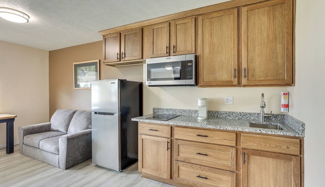 Walk to Ocu, Golf: Updated Oakland City Studio!