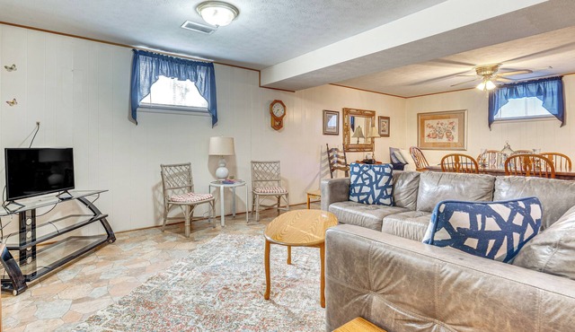 Walk to Ohio River & Spencer Landing: Apt w/Patio
