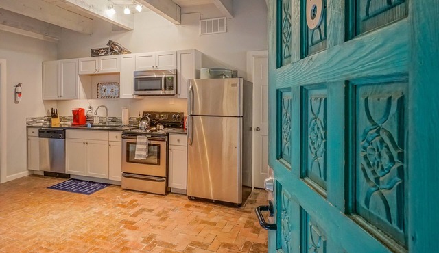Walk to Old Town -2BR 2BA, bottom floor