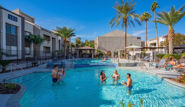 Walk to Old Town: Gym, Pool, W/D, Pkg & Balcony