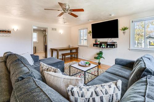 Walk to Old Town Lafayette! Cozy Couples Escape