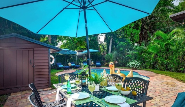 Walk to Palm Beach County Convention Center & Eats, Private Heated Pool + Beach