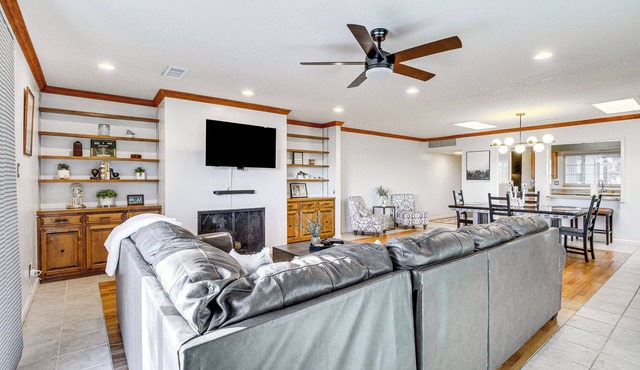 Walk to Paradise Hills Golf Course: Condo w/Patio