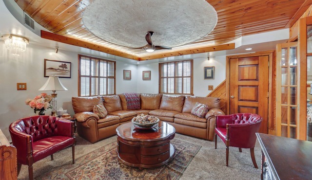 Walk to Park: Family Home in Monroeville!