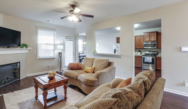 Walk to Park: Peaceful Atlanta Townhome w/Deck