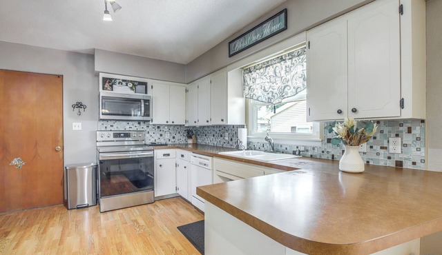 Walk to Park: Waterloo Home w/Furnished Deck