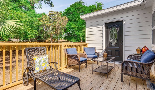 Walk to Parks & Dining: Pensacola Family Home!