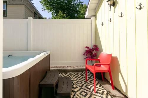 Walk to Parks, Dining & Lake! Game Room! Hot Tub!