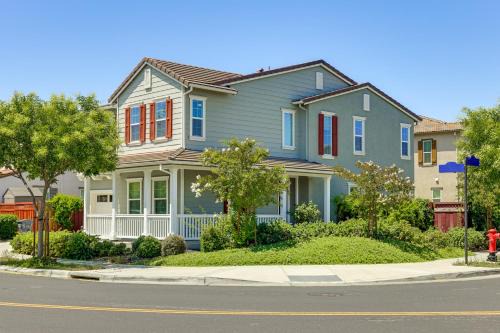 Walk to Parks Mountain House Retreat with Patio!