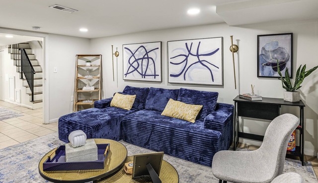 Walk to Patterson Park! Pet-Friendly Townhome