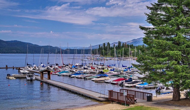 Walk to Payette Lake Beach! Townhome w/Fire Pit