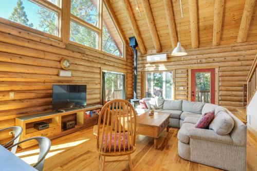 Walk to Pine Mountain Lake: Spacious Family Cabin