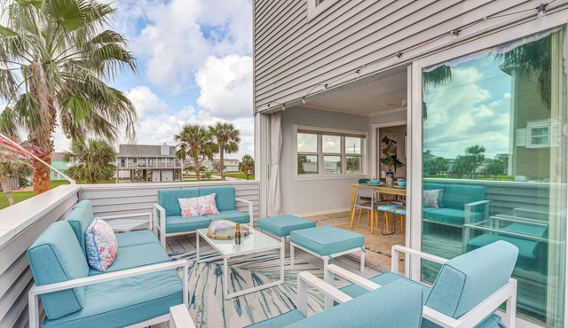 Walk to Pirates Beach: Galveston Gem w/Balcony