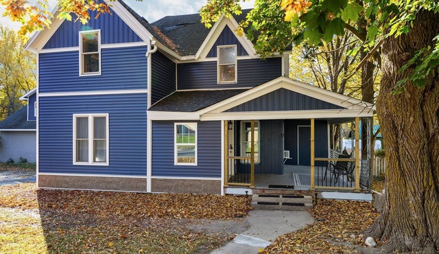 Walk to Platt River, Game Room, Hot Tub,Indoor Pickleball, Kayaks, Bikes, Arcade
