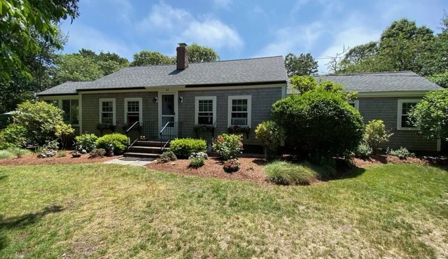 Walk to Pleasant St Beach!