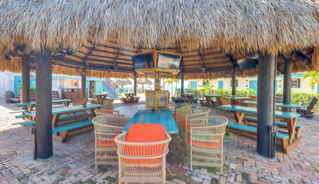 Walk to Pool & Beach: Cozy Florida Keys Cottage!