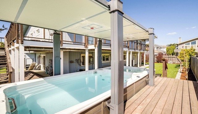 Walk to Poplar Beach: Cozy Coastal Getaway w/Yard