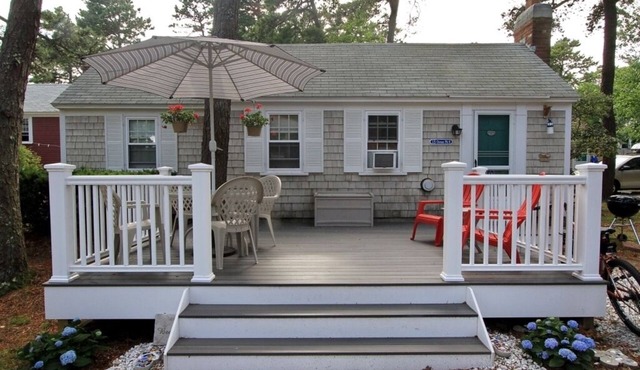 Walk to Private Beach, 2 Br Cottage, AC, WiFi