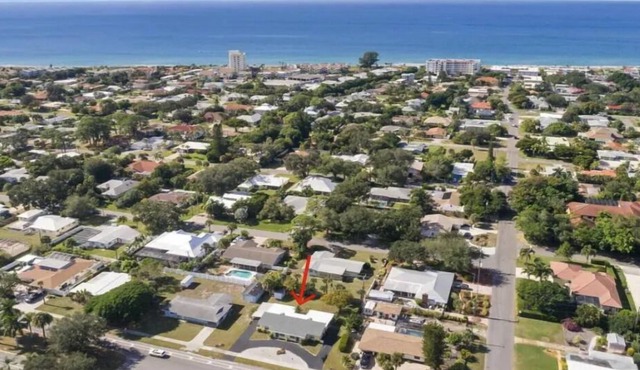 Walk to Private Beach Access, Golden Beach Haven