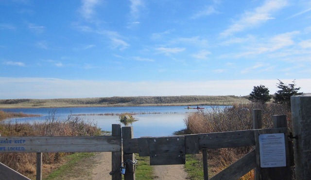 Walk to private beach from beautiful Abels Hill house