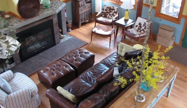 Walk to Private Beach, Great screened porch, Chefs kitchen, Open beam design