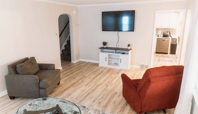 Walk to Pro Football Hall of Fame! 5 Bedroom