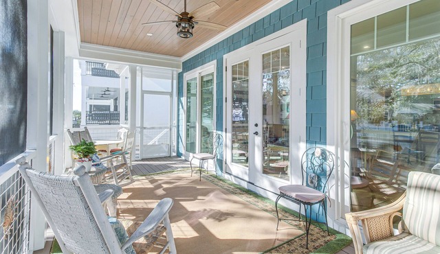 Walk to Public Beach: Hideaway in St Simons Island