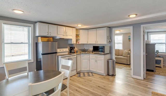 Walk to Public Beach Access! Breezy Hampton Condo