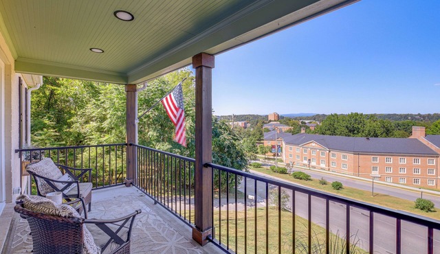 Walk to Radford University: Home w/Fire Pit!