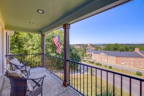 Walk to Radford University: Home w/Fire Pit!