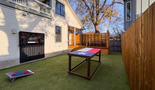 Walk to Rainey! Bachelor/Bachelorette House in the Heart of ATX - Sleeps 22