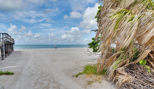 Walk to Redington Beach: Renovated Duplex w/Patio