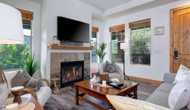 Walk to Redstone Village with shops & restaurants-Fox Point 2 Bedroom